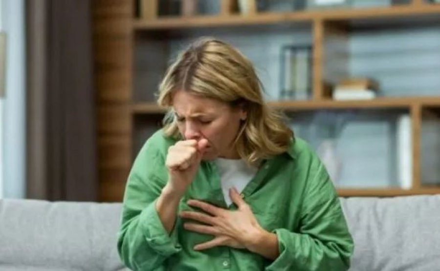 Shurupi me shegë dhe mjaltë për të luftuar kollën