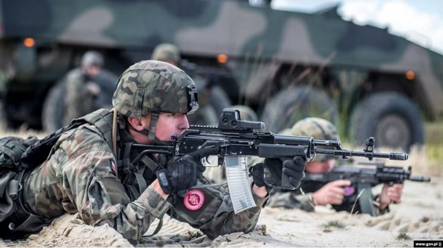 Polonia do t i stërvitë ushtarakisht rreth 400 000 njerëz në vitin 2026