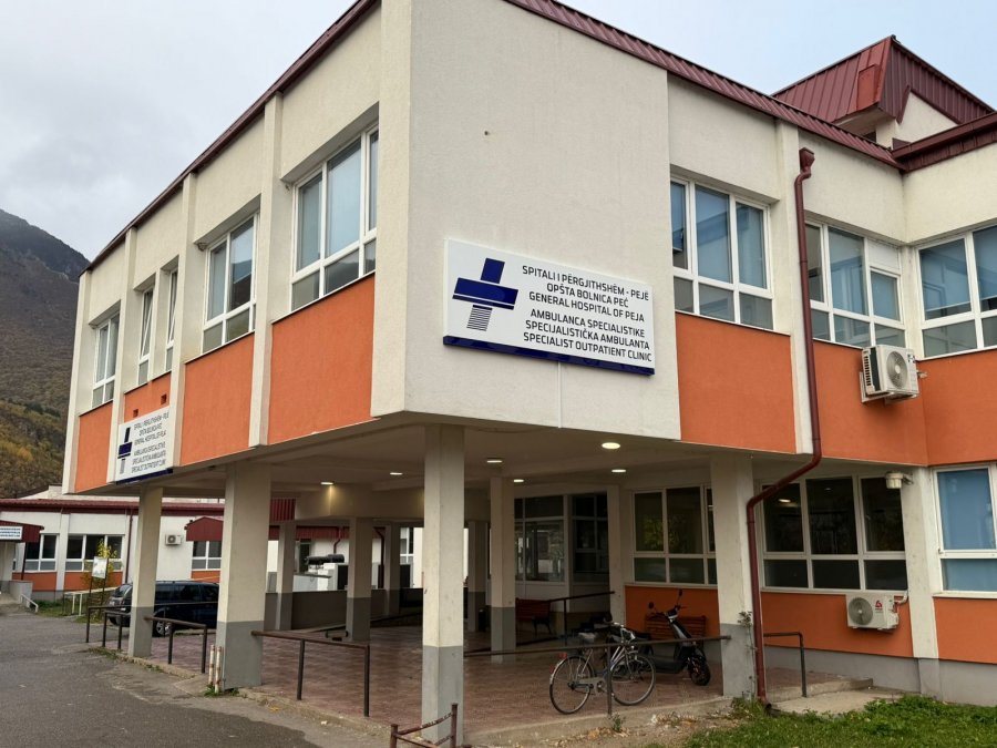 Spitali i Pejës sqarohet për rastin e fëmijës që vdiq një ditë pasi ishte liruar në shtëpi