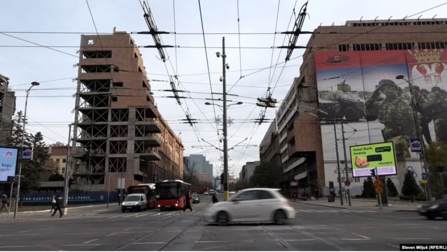 kuvendi-i-serbise-miraton-ndertimin-e-hotelit-te-kushnerit-ne-ish-godinen-e-shtabit-te-pergjithshem