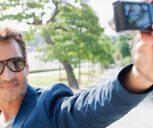 Meshkujt që postojnë shumë selfie janë narcistë