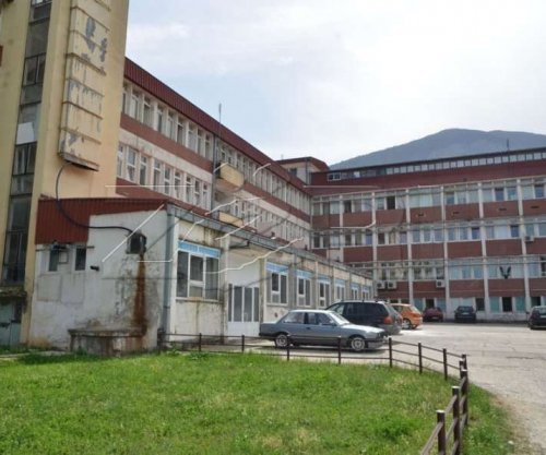 Spitali i Pejës: Nëntë persona të lënduar nga aksidenti në Vrellë, dy janë dërguar në QKUK