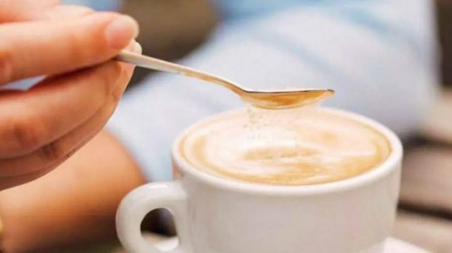 sa-sheqer-duhet-t-i-hidhni-kafes