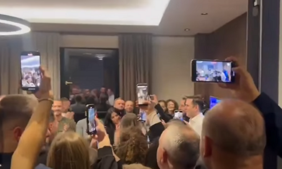 Selia e LDK së në festë pasi Exit Poll i nxori fitues Përparim Ramën  Abdixhiku  Ia uroj fitoren