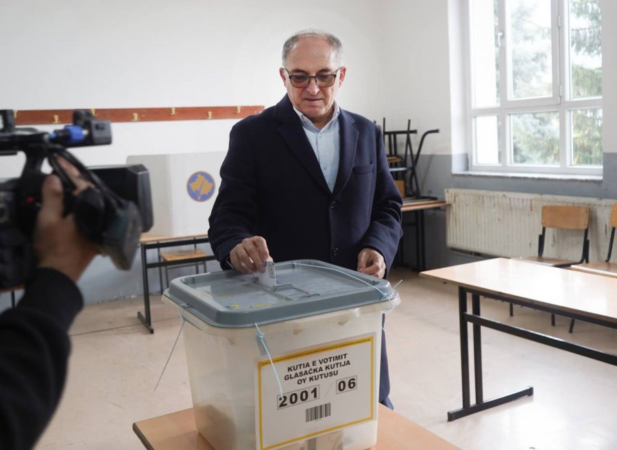 Shaqir Totaj voton në Prizren  Qytetarët dinë të bëjnë zgjedhjen e duhur