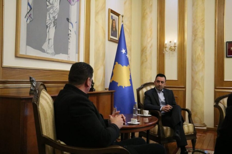 Dimal Basha takon sindikalistët e RTK-së: Thirrje deputetëve për mbështetje të Komisionit për Buxhet