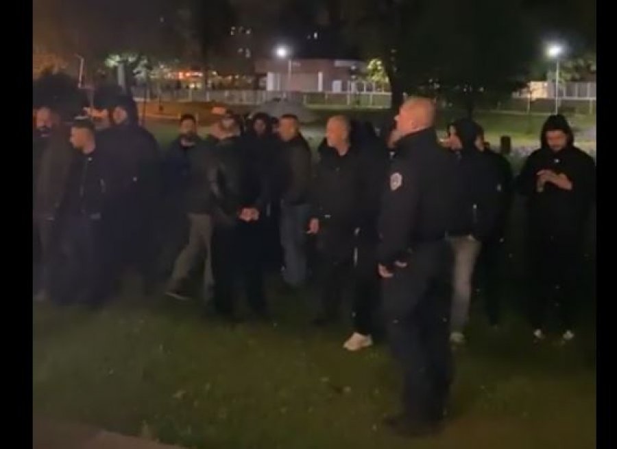 Ndërhyn Njësia Speciale  largojnë qytetarët nga hapësira e jashtme e QNR në Mitrovicë  video 