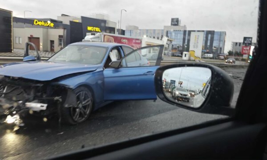 Aksident në rrugën Ferizaj Prishtinë  lëndohet një person  foto 