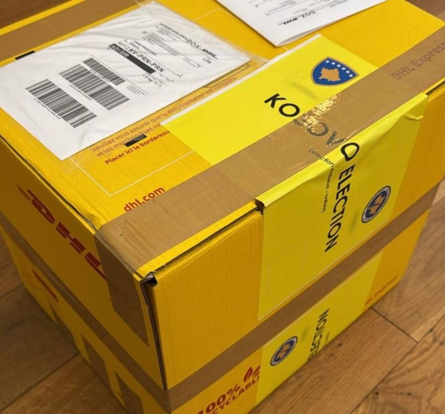 Fillon tërheqja e pakove me fletëvotime jashtë Kosovës