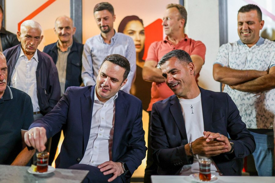 Abdixhiku i përgjigjet Tahirit  S ka me qëndru me një këmbë në LDK  e qafën në një parti tjetër