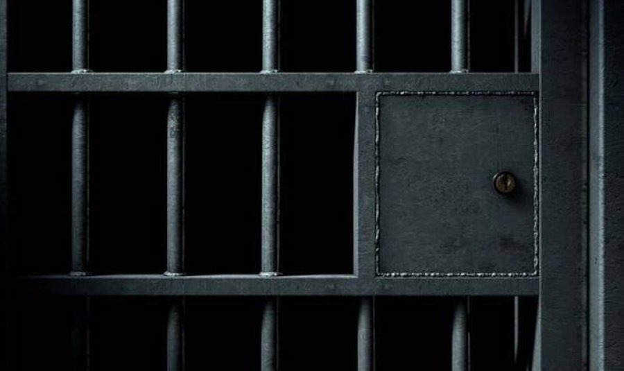 Një muaj paraburgim për 54 vjeçarin që dyshohet se dhunoi në motel një 13 vjeçare