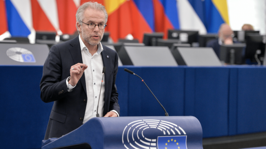 Eurodeputeti holandez  Serbia në mënyrë aktive ka destabilizuar rajonin  masat ndaj Kosovës të hiqen sa më parë