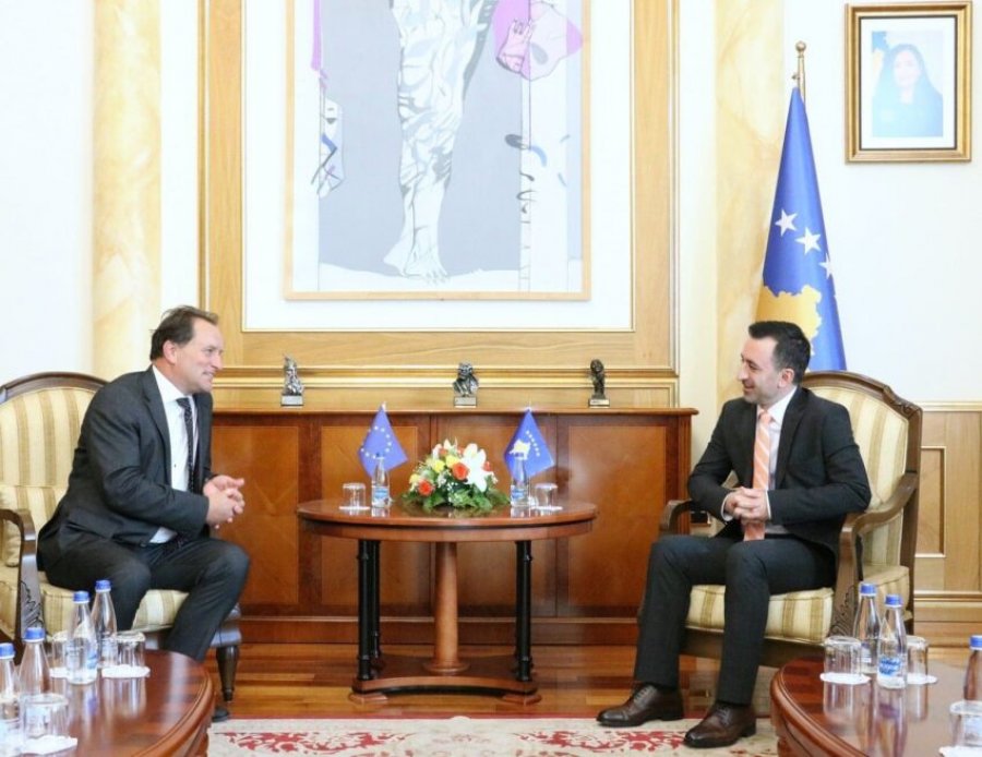 Basha takon përfaqësuesin e Komisionit Evropian, flasin për buxhetin dhe Marrëveshjen për Planin e Rritjes