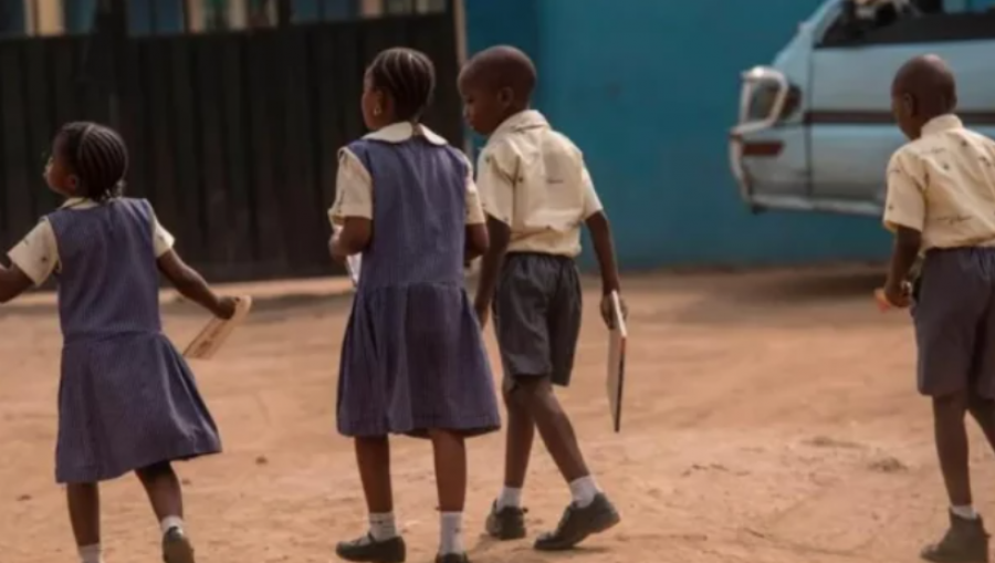Nigeria anulon mësimin në gjuhën amtare në shkollat fillore dhe rikthehet në anglisht