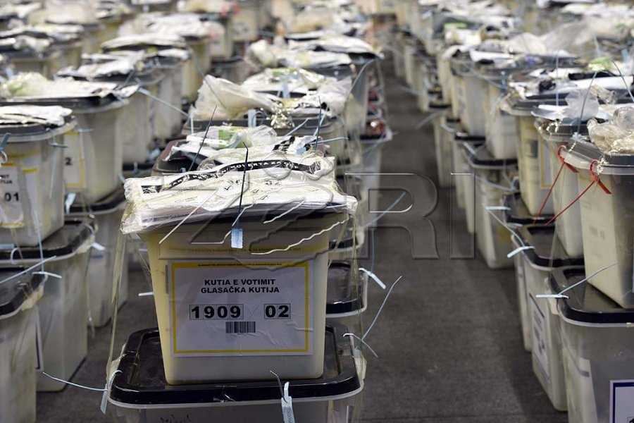 Aprovohen mbi 7 mijë pako me fletëvotime jashtë Kosovës dhe refuzohen 2 570 të tjera  KQZ ja vazhdon verifikimin