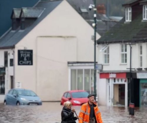 Stuhia “Claudia” godet Uellsin, përmbytjet vërshojnë rrugët e banesat
