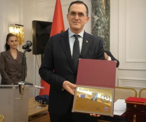 Rektori i UBT-së, Prof. Dr. Edmond Hajrizi, nderohet me titullin e lartë “Doctor Honoris Causa” në Tiranë