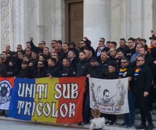 Tifozët rumunë këndojnë “Kosova është Serbi”