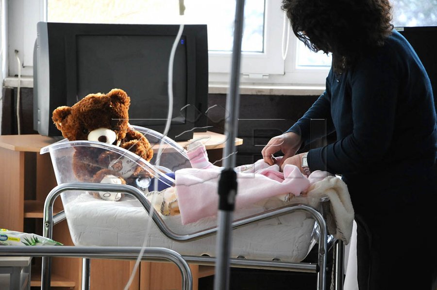 ASK-ja publikon statistikat – Bie numri i lindjeve në Kosovë, rritet numri i divorceve