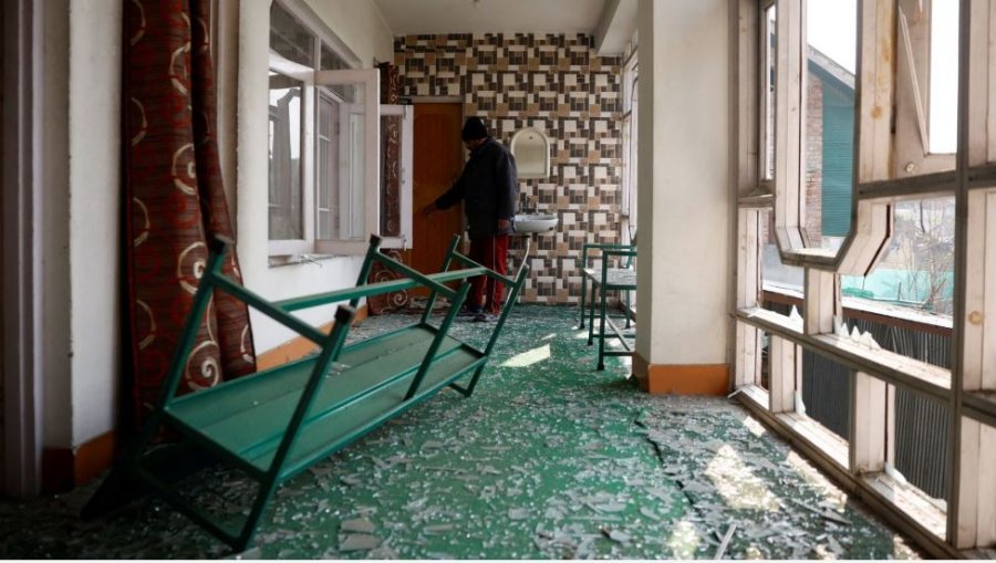 Të paktën nëntë të vrarë dhe 32 të plagosur nga shpërthimi në një komisariat policie në Kashmir