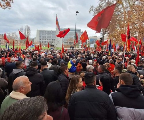 Djali i Jakup Krasniqit falënderon protestuesit: Çlirimtarët do të kthehen së shpejti