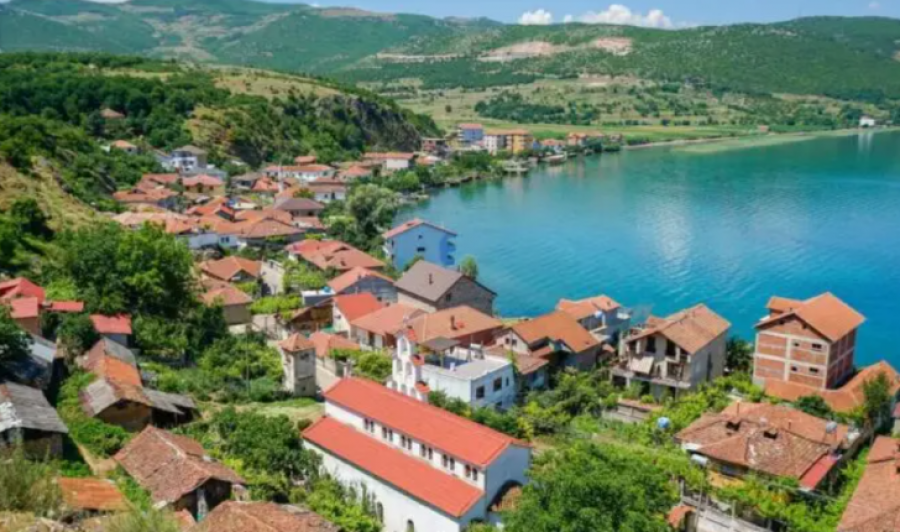 “Travel Off Path”: Vizitoni Linin, fshatin më të vjetër liqenor në Evropë