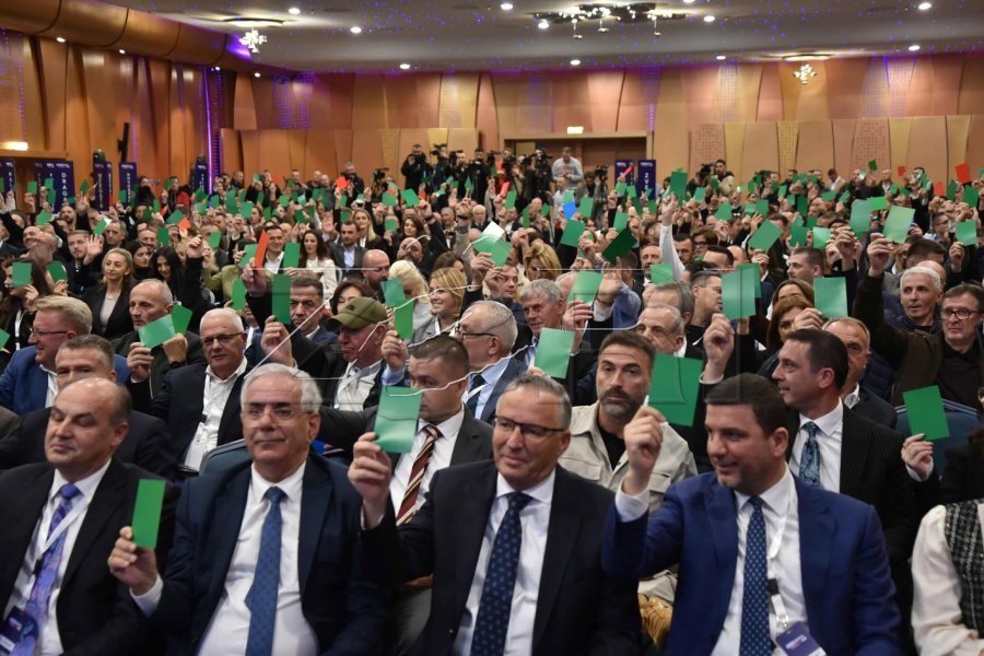 Me shumicë votash miratohet dorëheqja e Memli Krasniqit