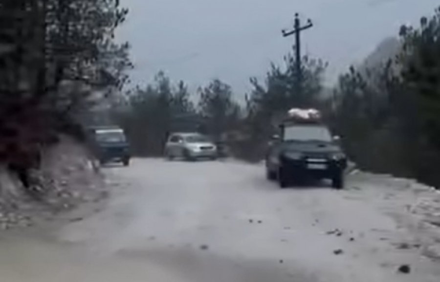 Evakuohen 9 persona të bllokuar në Theth