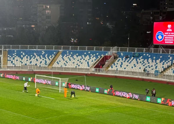 Vazhdon shi i rrëmbyeshëm në Prishtinë  lyhen sërish vijat e fushës