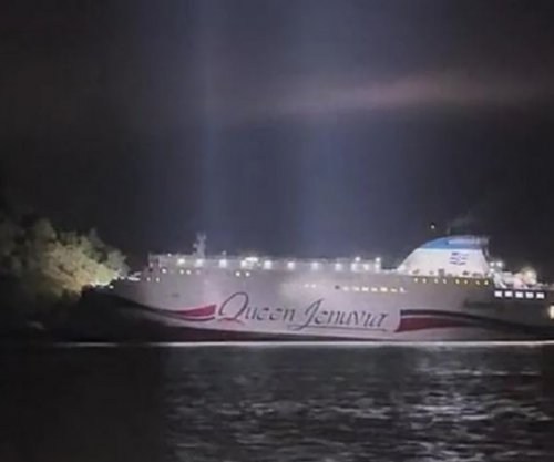 Trageti me 267 persona përplaset në breg në Korenë e Jugut