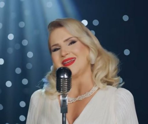 “Dashuria e pare”, kënga e re e Shyhrete Behlulit