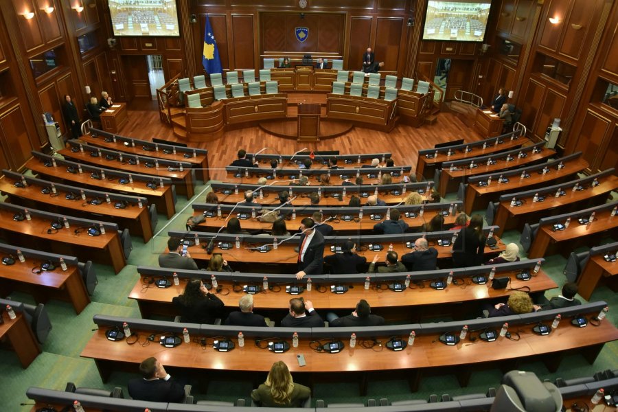 Vetëm LVV ja në sallë  partitë e tjera bojkotojnë seancën e jashtëzakonshme