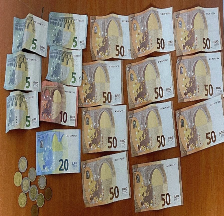 Gjetën kuletën me para e dokumente  tre fëmijë nga Ferizaj e dorëzojnë atë në Polici