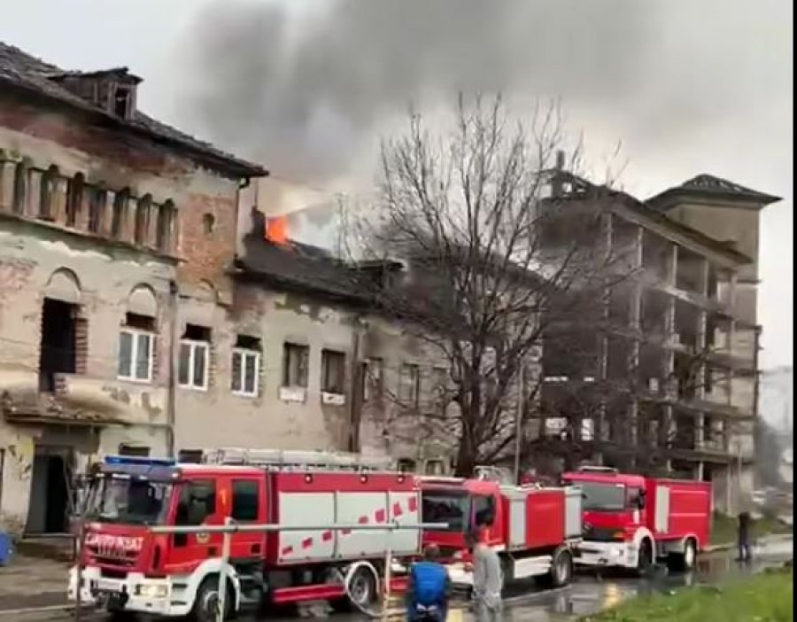 Tre të lënduar nga djegia e një objekti banesor në Fushë-Kosovë