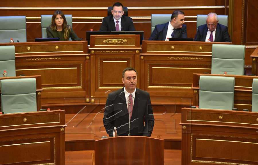 Fillon seanca për mandatarin, Konjufca në foltore