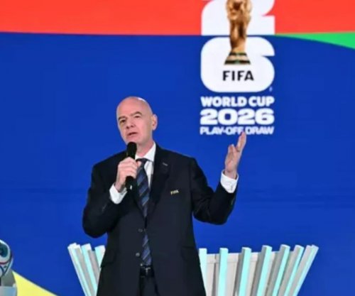 FIFA fshin posterin e Kupës së Botës pas reagimeve të ashpra nga tifozët
