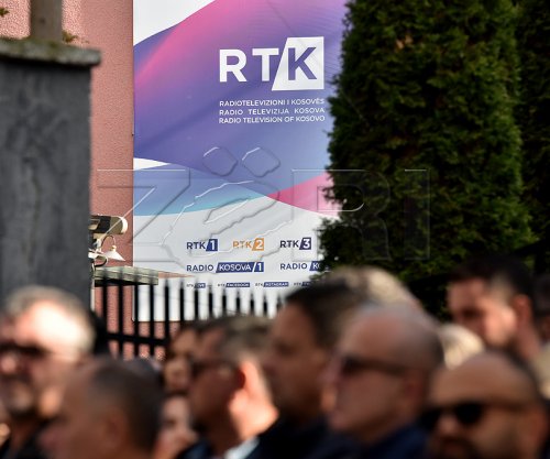 “Pa paga s’ka punë” - punëtorët e RTK-së qe 24 ditë pa paga, futen në grevë dyorëshe