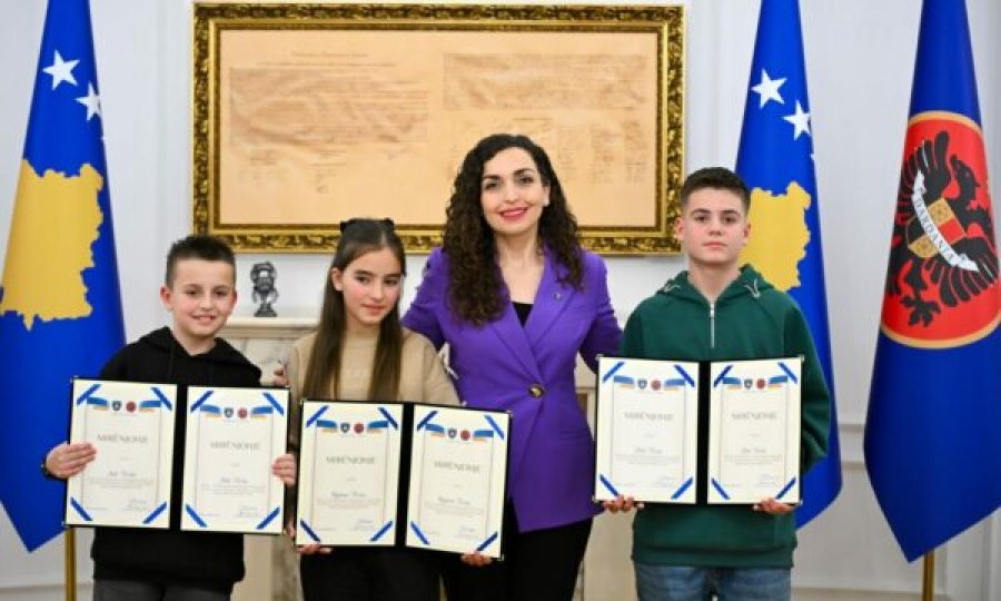 Osmani ndan mirënjohje për tre fëmijët nga Ferizaj, gjetën portofolin me para dhe e dorëzuan në polici