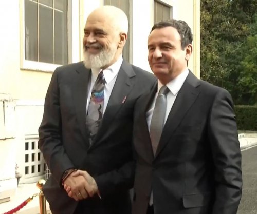 Rama e Kurti shtrëngojnë duart në Samitin “Our pathway to EU” në Tiranë 