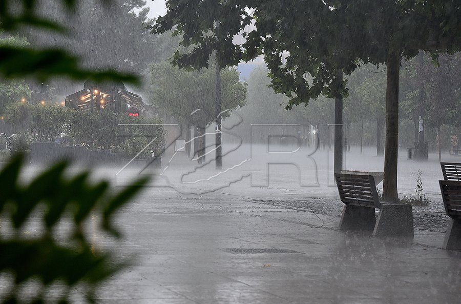 Paralajmëron IHMK-ja: Shmangni udhëtimet e panevojshme gjatë ditës së hënë, shkak reshjet intenzive