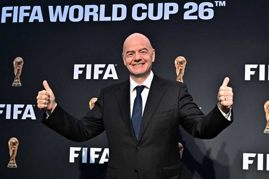 FIFA fshin posterin e Kupës së Botës, pas reagimeve të ashpra nga tifozët