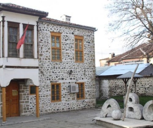 Edi Rama uron Ditën e Alfabetit: Fjala shqipe vazhdon të ndërtojë historinë e një kombi