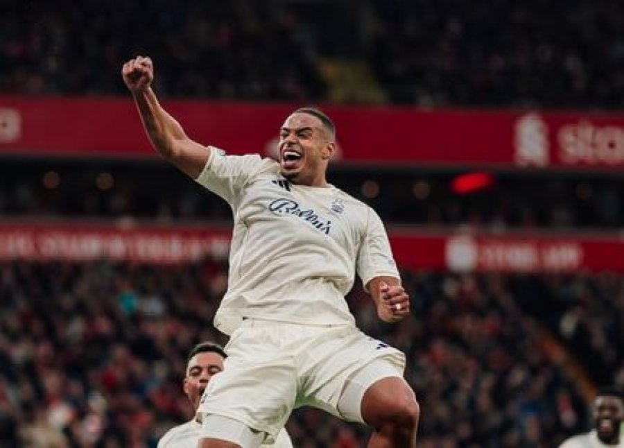 Liverpooli po humbet nga Nottinghami  pas pjesës së parë