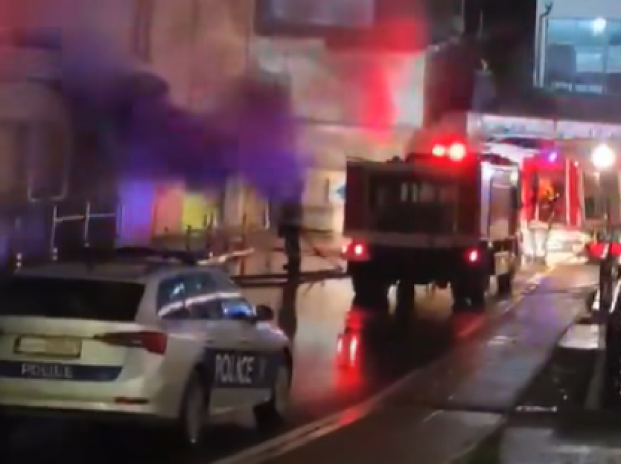 Banorët u evakuuan pas mesnate, çfarë dihet për tymin e madh që përfshiu “Royal Mall”?