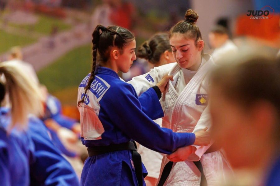 Laurinë Gashi kalon në finale, mposht kroaten 