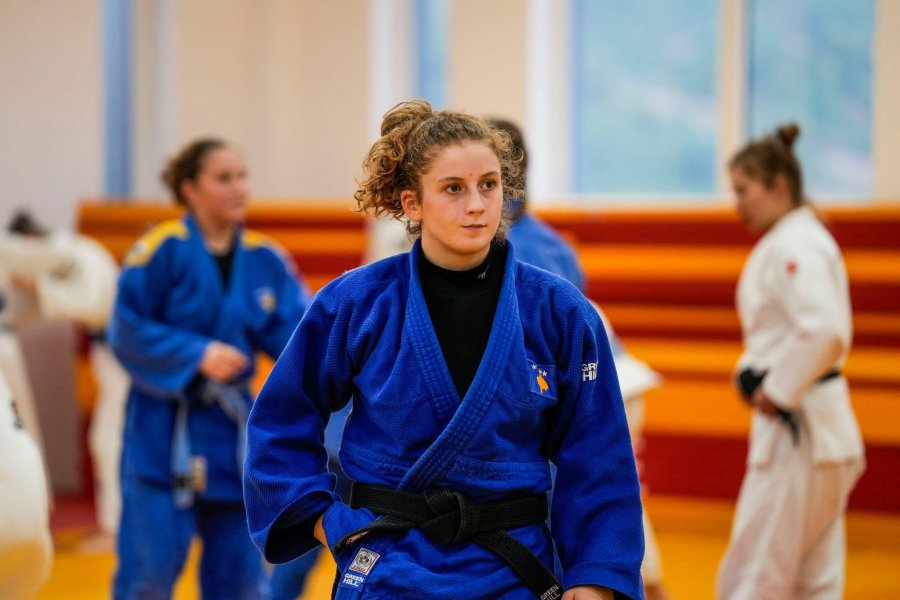 Pas Laurinë Gashit  edhe Enise Zijade fiton medaljen e argjendtë në Podgoricë