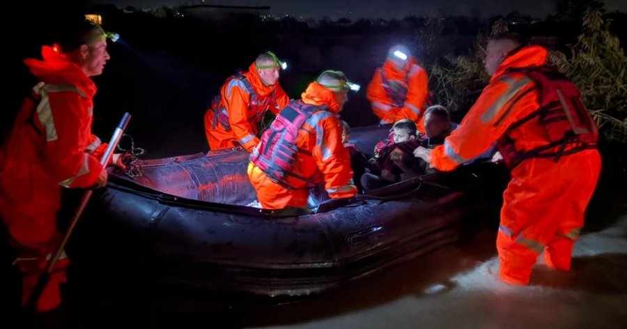 Moti i keq në Pogradec, shtatë ura të dëmtuara, evakuohen gjashtë familje