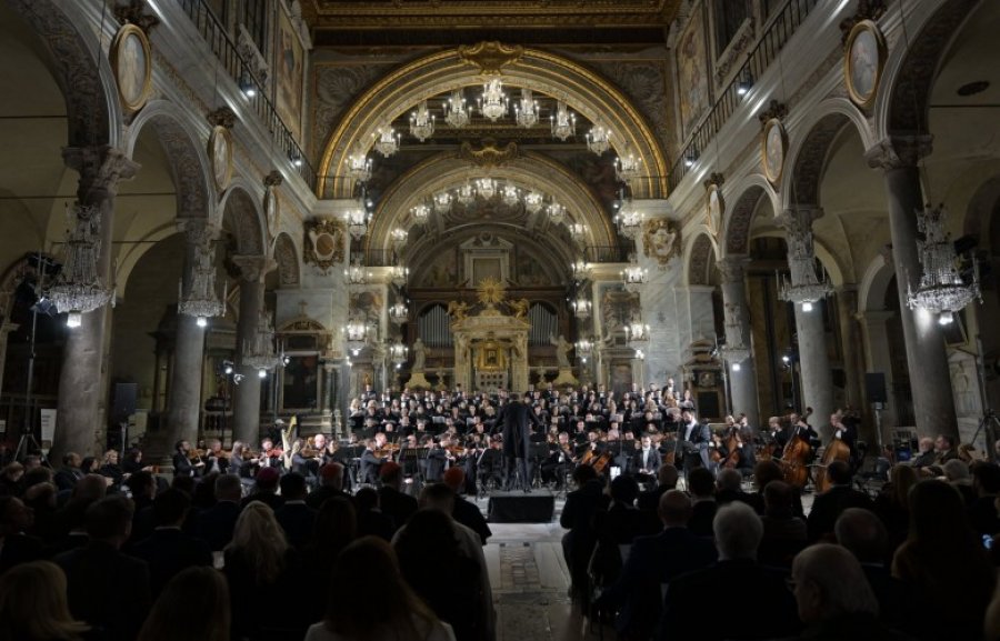 Çeku  Filharmonia dhe Opera e Kosovës  koncert historik në Vatikan