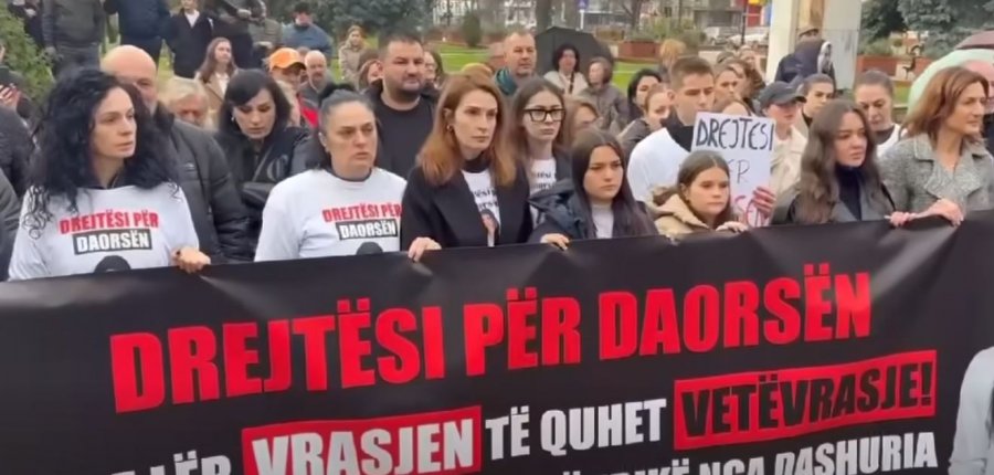 “Mos e lër vrasjen të quhet vetëvrasje”, nis protesta për Daorsa Spahijën në Gjakovë