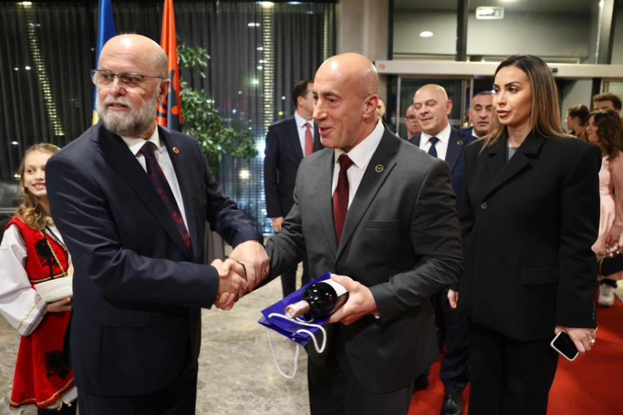 Ceremonia e përvjetorit të Pavarësisë së Shqipërisë  Haradinaj  Ishim e do të jemi bashkë gjithnjë